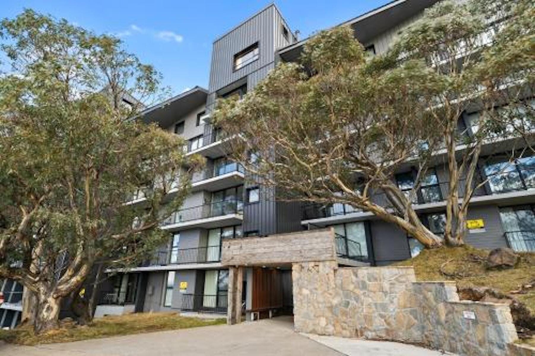 Outside of the Chalet Apartments building - Chalet 300