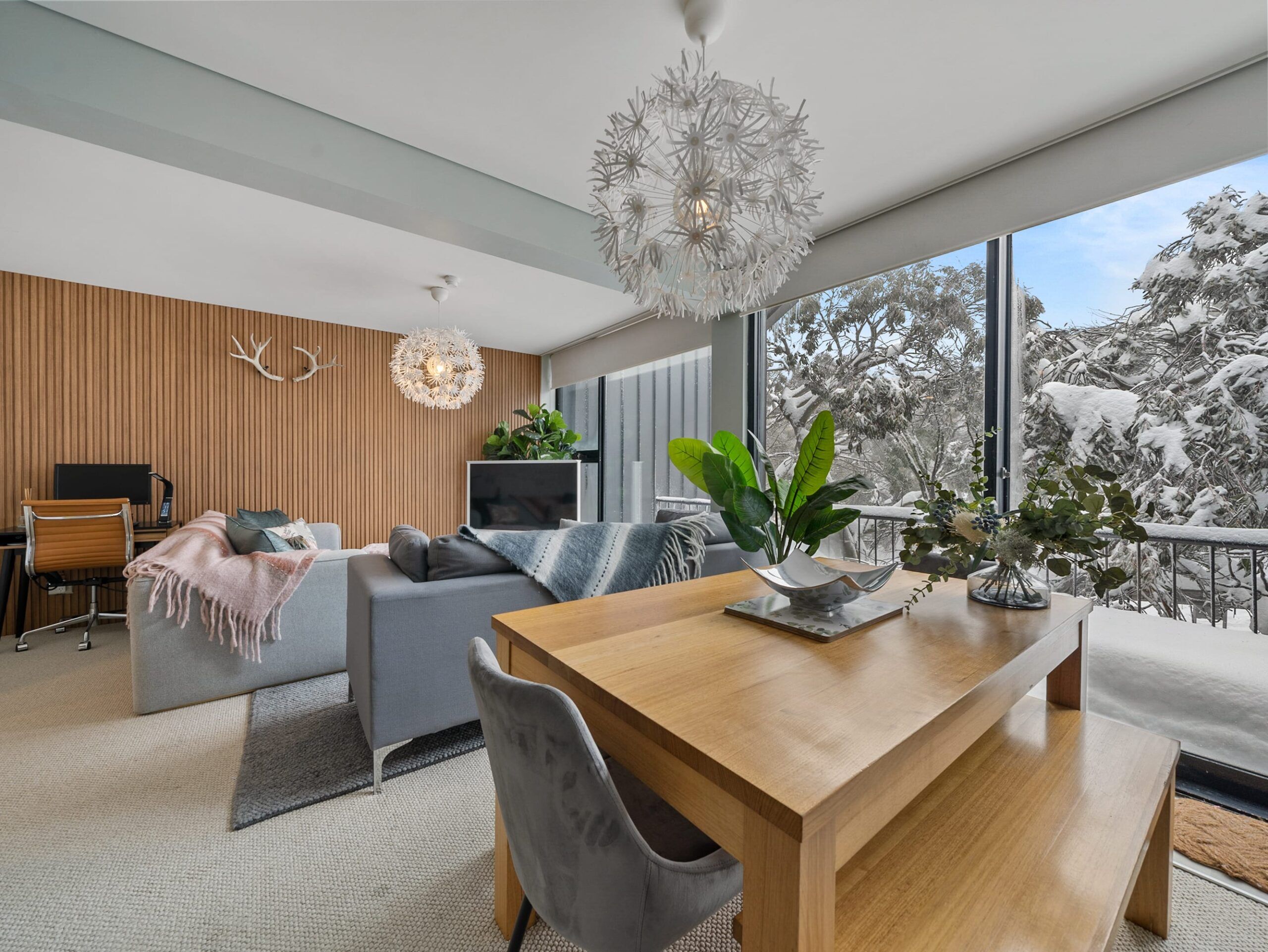 Lounge and Dining Area - Chalet 811