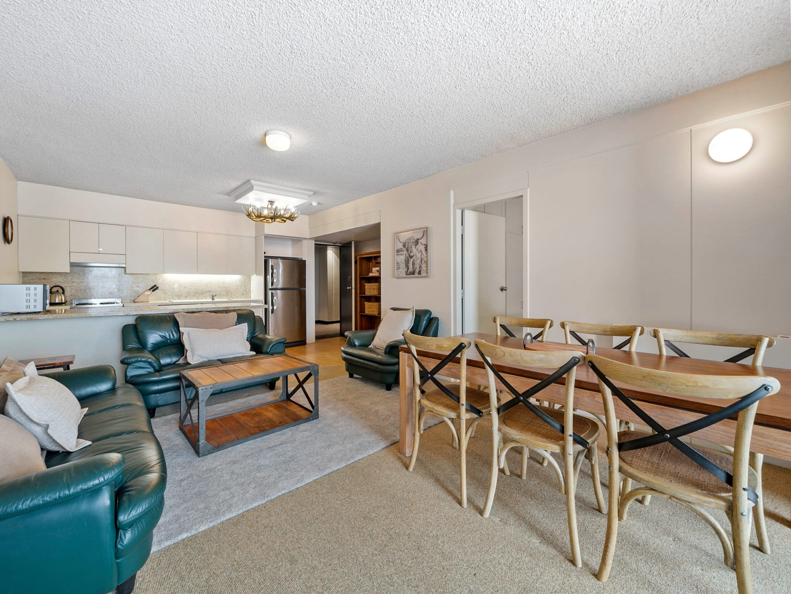 Dining/Lounge Area - Chalet 402