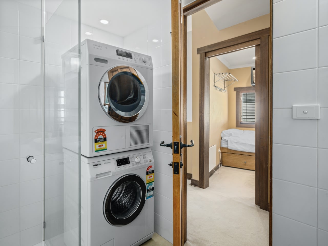 Bathroom with waster dryer - Chalet 610